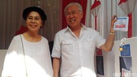 Menteri Perdagangan Enggartiasto Lukita melakukan pencoblosan di TPS Nomor 02, Selong, Kebayoran Baru, Jakarta Selatan. Puti Aini Yasmin/detikcom.