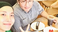 Kali ini J-Hope tengah menikmati aneka dessert dengan es kopi yang segar dan creamy. Foto: Instagram bts_jhope