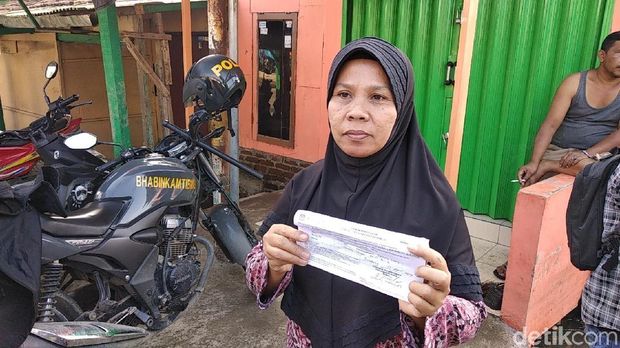 Pakai Perahu ke TPS, Warga Bandung Korban Banjir Antusias Mencoblos