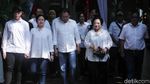 Berbaju Putih, Megawati dan Keluarga Kompak Pamer Kelingking Bertinta