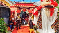 Barongsai juga mejeng di bagian pintu gerbang TPS.