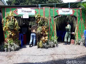 Suasana TPS Ini Jawa Banget, Ada Alunan Tembang dan Petugasnya Berblangkon