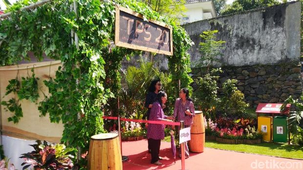 TPS di Kota Semarang berhias layaknya pesta pengantin