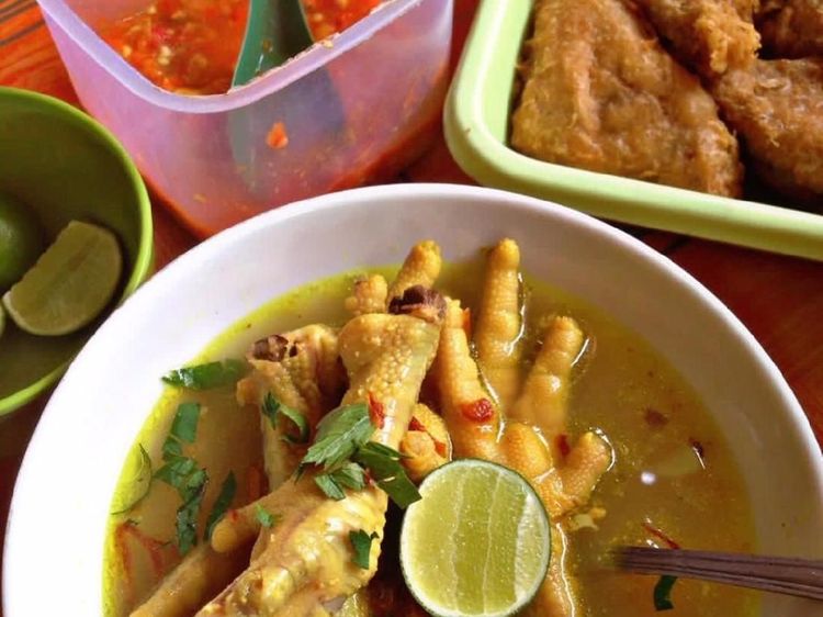Sebelum ke TPS, Sarapan Soto Ceker Dulu yang Gurih Mantap