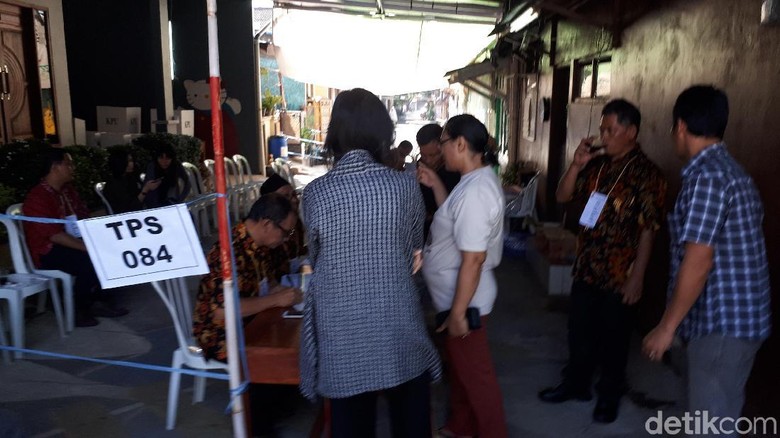 Nihil Surat Suara Pilpres, TPS 84 Purwakarta Tunda Pencoblosan Nihil Surat Suara Pilpres, TPS 84 Purwakarta Tunda Pencoblosan