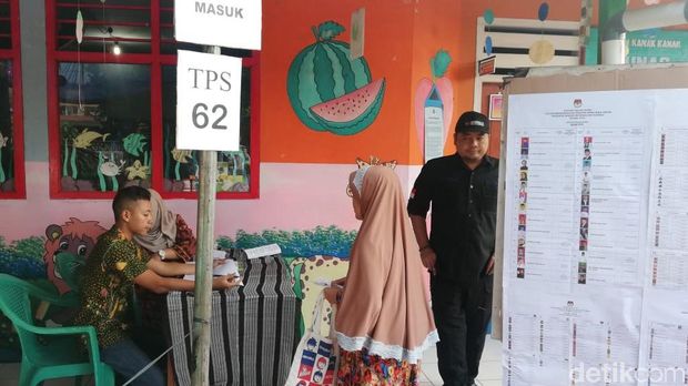 Buka Surat Suara Sebelum Disumpah, Petugas TPS di Ciputat Disemprit Bawaslu
