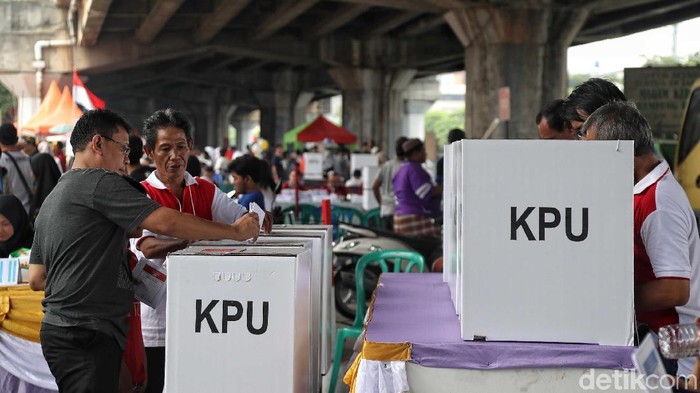 Bukan Hilang, Kotak Suara di 5 TPS Banyuasin Telat Datang