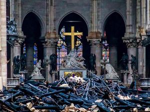 Berusia 800 Tahun, Bagaimana Nasib Jendela Mawar dalam Kebakaran Notre-Dame?