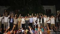 Capres Prabowo Subianto mengklaim menang 62 persen berdasarkan real count internal.