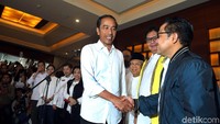 Jokowi juga sempat menyapa sejumlah elite partai politik.