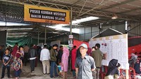 Warga Kampung Cijagra, Desa Bojongsoang, Kecamatan Bojongsoang, Kabupaten Bandung, berdatangan ke TPS untuk mencoblos dalam Pilpres 2019.