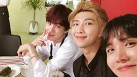 Bersama dua sahabatnya, Jung Hoseok alias J-Hope BTS ternyata sangat menyukai steak. Foto: Instagram bts_jhope