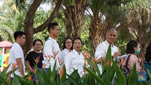 Leganya Menteri Rini Usai Berikan Hak Suara