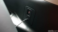 Soal fitur entertainment, Nissan membekali All New Serena head unit layar sentuh digital 7 inci, dengan fitur mirroring through miracast, wi-fi connection, front USB slot, navigation, hingga smartphone connectivity. Foto: Luthfi Anshori