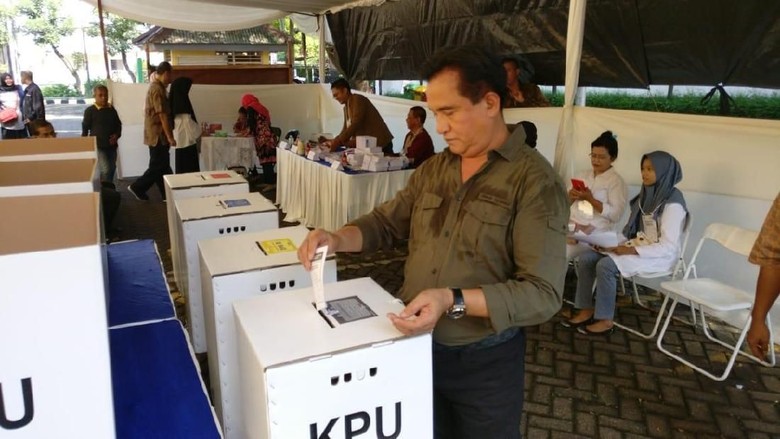Dukung Jokowi, Yusril: Mudah-mudahan PBB 4 Persen! Dukung Jokowi, Yusril: Mudah-mudahan PBB 4 Persen!