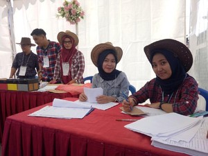 TPS Unik di Penjuru RI, dari Berbaju Adat hingga ala Pelaminan