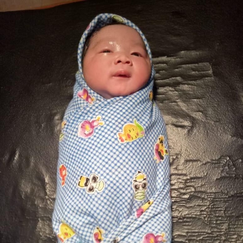Rayakan Jokowi Menang QC, Bayi di Pangandaran Dinamai Widodo Rayakan Jokowi Menang QC, Bayi di Pangandaran Dinamai Widodo