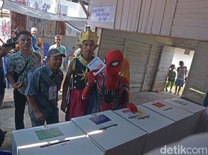 Gatot Kaca dan Spiderman Ikut Nyoblos di Pekanbaru