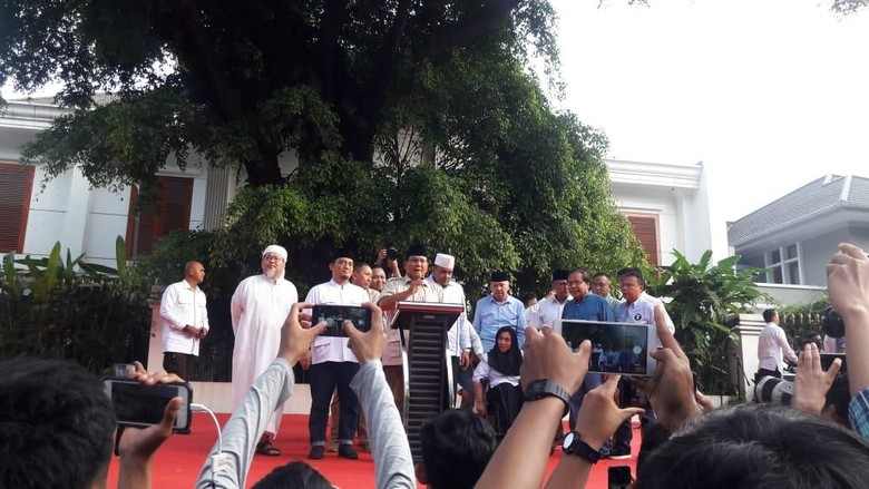 Sapa Pendukung Tanpa Sandiaga, Prabowo Klaim Menang di Pilpres 2019 Sapa Pendukung Tanpa Sandiaga, Prabowo Klaim Menang di Pilpres 2019