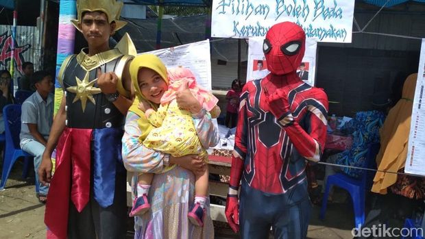 Gatot Kaca dan Spiderman Ikut Nyoblos di Pekanbaru