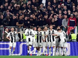 Para pemain Juventus merayakan gol Ronaldo. REUTERS/Massimo Pinca.