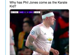 Phil Jones Dikerjai Lionel Messi Ramai Jadi Meme