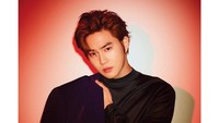 Sebagai personel boyband Kpop Exo, Suho dituntut untuk bepergian ke mana-mana. Dibalik kesibukannya, Suho juga suka jalan-jalan lho! (kimjuncotton/Instagram)