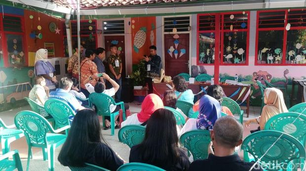 Buka Surat Suara Sebelum Disumpah, Petugas TPS di Ciputat Disemprit Bawaslu