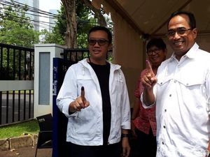 Imam Nahrawi dan Budi Karya Kompak Pantau TPS di Widya Chandra