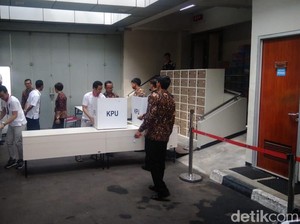 Pencoblosan di Rutan KPK: Ada Acungan Jempol, Ada Teriakan Prabowo!