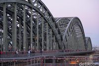 Jembatan Hohenzollern alias Hohenzollenbrucke (Wahyu Setyo/detikcom)