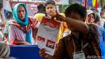 Petugas Mulai Hitung Surat Suara di TPS
