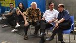 Luhut Ajak Istri Nyoblos di TPS Kuningan Jakarta