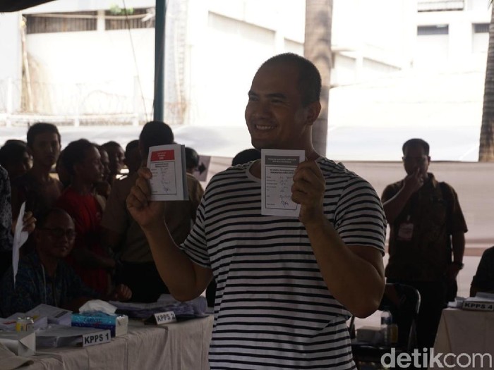 Saipul Jamil nyoblos di LP Cipinang