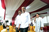 Iriana Jokowi Tampil Elegan dengan Blus Kebaya Saat Nyoblos Pemilu 