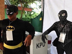 Ketika Superhero DC dan Marvel Bersatu Jaga TPS