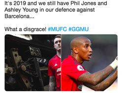 Phil Jones Dikerjai Lionel Messi Ramai Jadi Meme