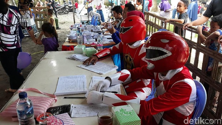 Meriahnya TPS di Bantul Ini, Petugasnya Menjelma Superhero Meriahnya TPS di Bantul Ini, Petugasnya Menjelma Superhero