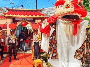 Unik! TPS Warga Sukabumi Serasa di Negeri Tirai Bambu