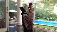 Sebelum mencoblos Maruf Amin sempat berolahraga di rumahnya. Lisye Sri Rahayu/detikcom.