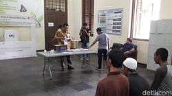 Rumah Sakit Marzoeki Mahdi (RSMM) di Bogor memfasilitasi Orang Dengan Gangguan Jiwa (ODGJ) yang hendak nyoblos. Tercatat 7 ODGJ memberikan suara.