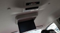 Serena juga sudah dibekali sensor parkir 8 titik di depan dan belakang. Fitur ini tak hanya berguna saat memarkirkan mobil, tapi juga berguna saat berkendara di perkotaan dengan kondisi lalu lintas yang padat. Foto: Luthfi Anshori