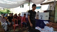 Fajar Alfian nyoblos di kampung halaman. (Instagram pribadi)