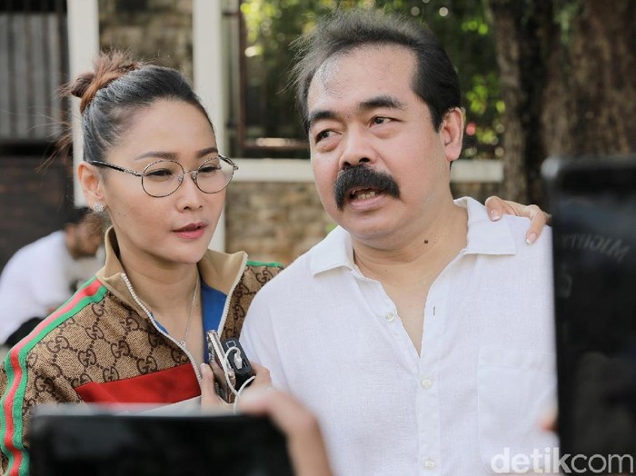 Inul Daratista di TPS 171, Pondok Indah, Jakarta Selatan.