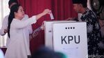 Berbaju Putih, Megawati dan Keluarga Kompak Pamer Kelingking Bertinta