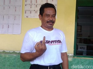 Begini Gaya Capres Fiktif Nurhadi Saat Nyoblos Pesaingnya