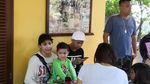 Ke TPS, Raffi dan Gigi Ajak Rafathar Nyoblos