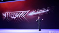 Dari tampang depannya, mengalami perubahan dibanding Alphard. Mobil menjadi lebih berwajah Lexus.  Foto: Lexus