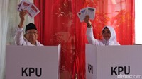 Cawapres nomor urut 01 Maruf Amin segera menggunakan hak pilihnya di Koja, Jakarta Utara.