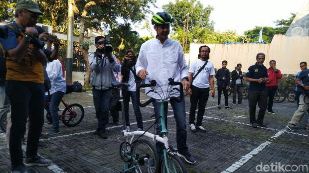 Gubernur Jawa Tengah, ganjar Prano datang ke TPS Gajahmungkur Semaranf